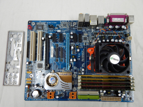 GIGABYTE GA-M55SLI-S4 (AM2) + AMD Athlon64x2 6000+ +2gb DDR2 (4x 512mb) + AMD Cooler